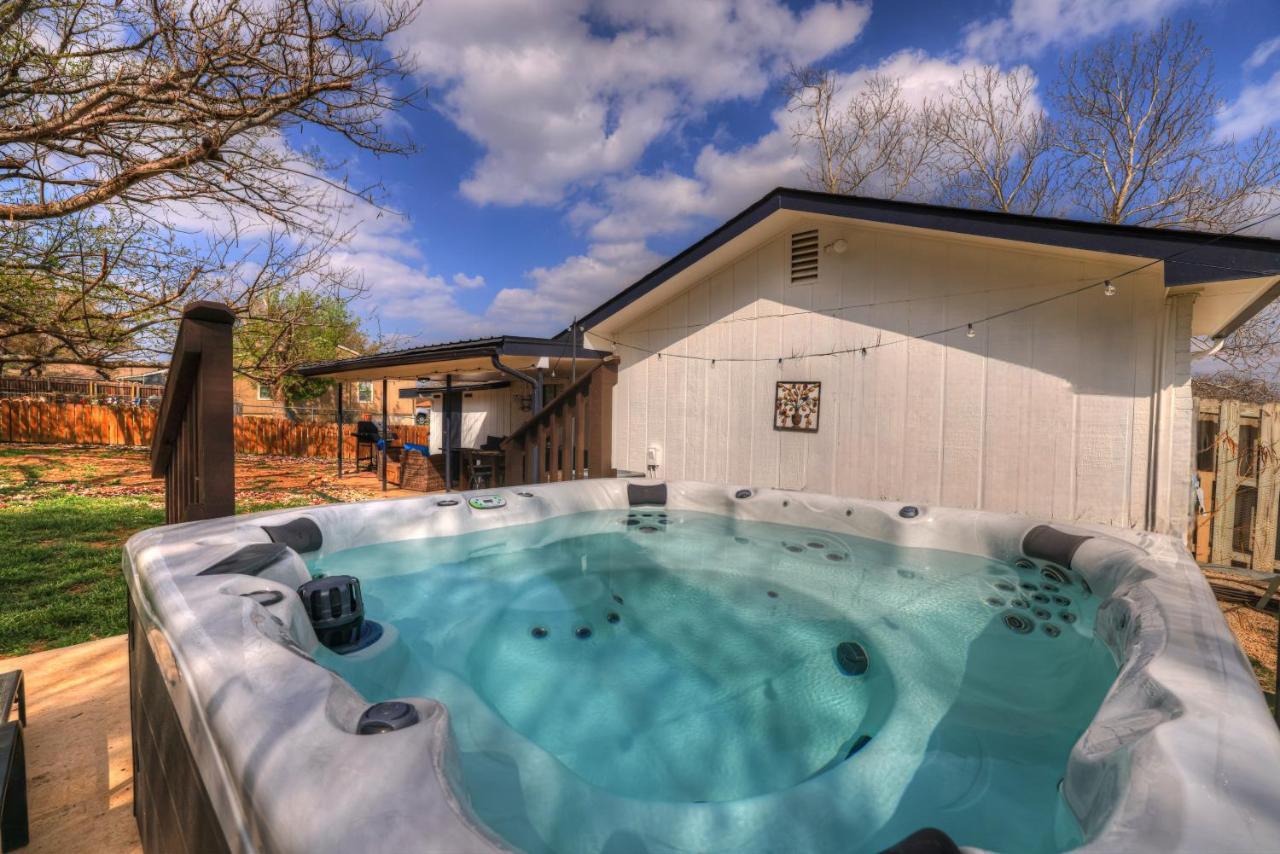 Bayer Guest Haus-Hot Tub And Fire Pit Vila Fredericksburg Exterior foto